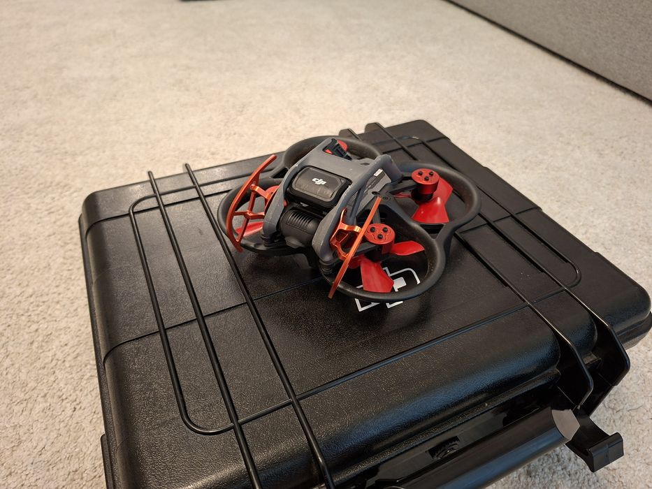 Drona  Dji Avata + 4 baterii si accesorii