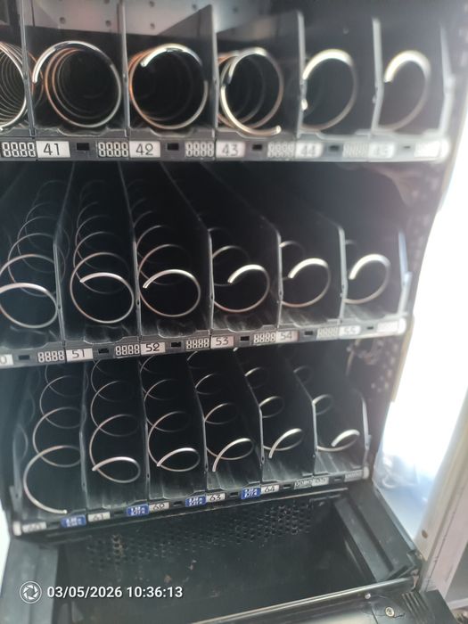 Вендинг машина Снаки Макс