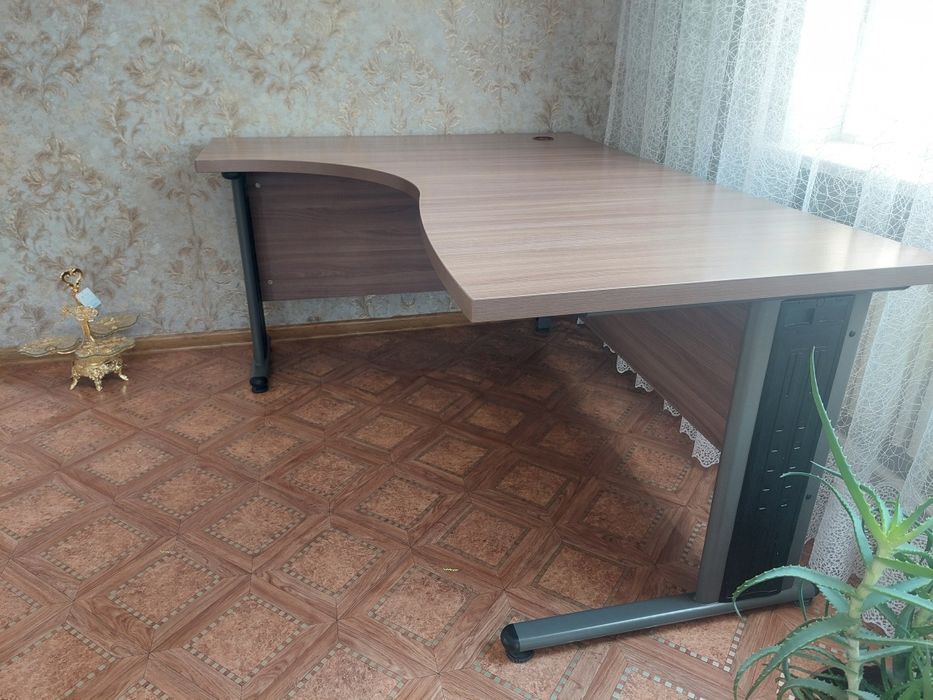 Рабочий стол в отличном состоянии