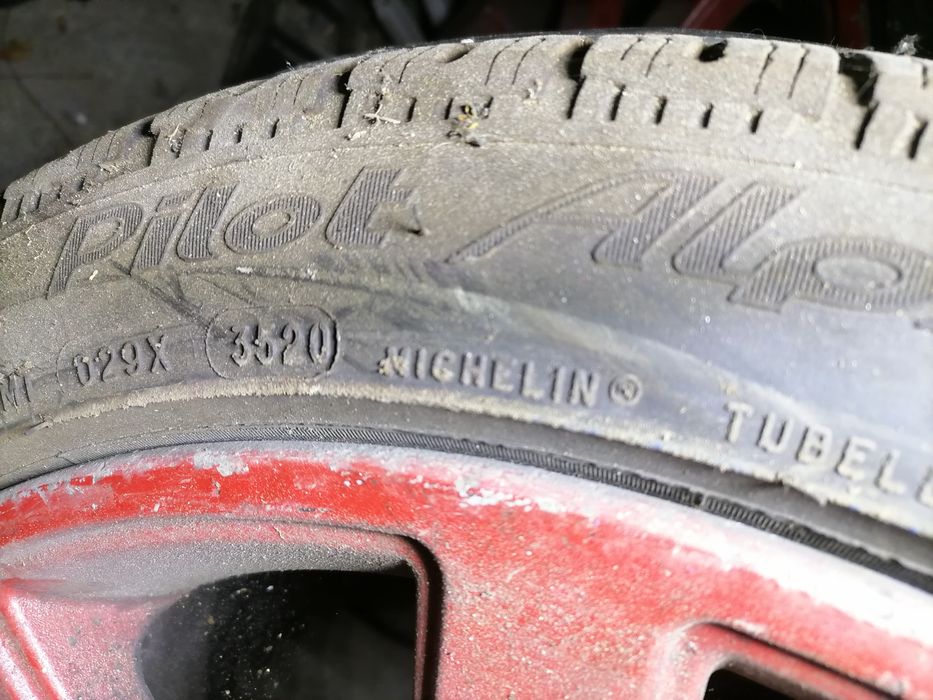 Vând jante cu cauciucuri foarte bune