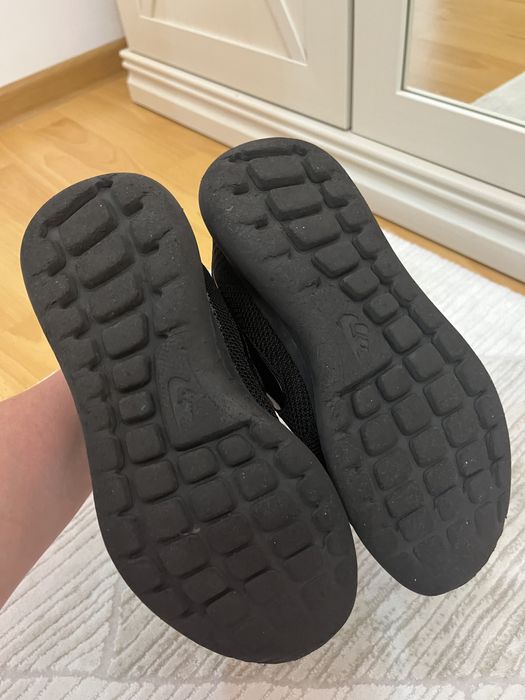 Продам детские кроссовки