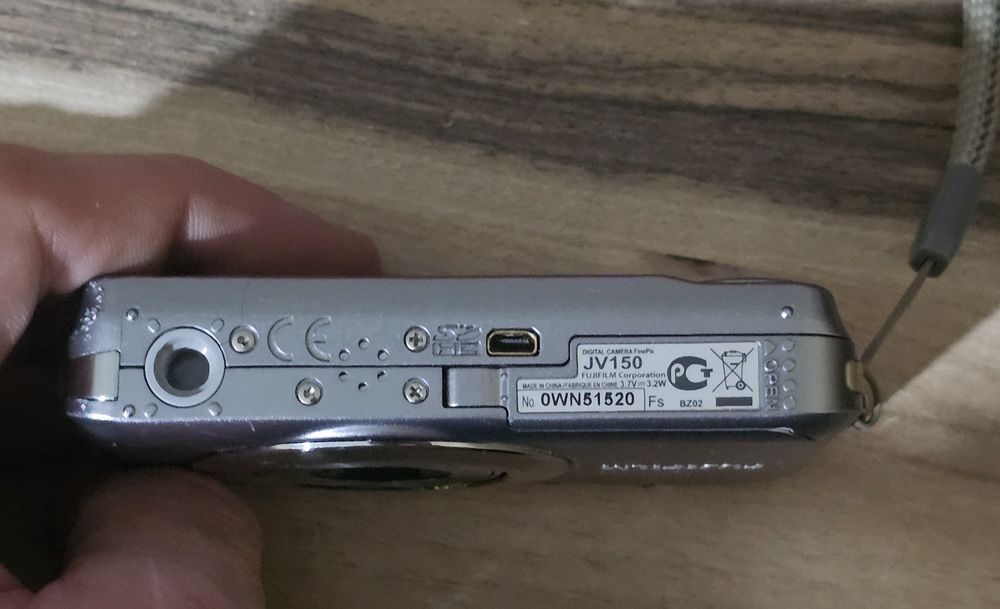 Fujifilm FinePix JV150 14MP сива + батерия и SD карта