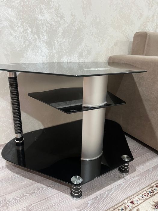 Продам стол для телевизора