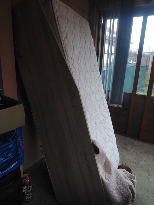 Еденично легло с матрак