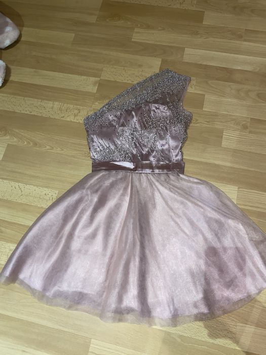 Продавам рокля