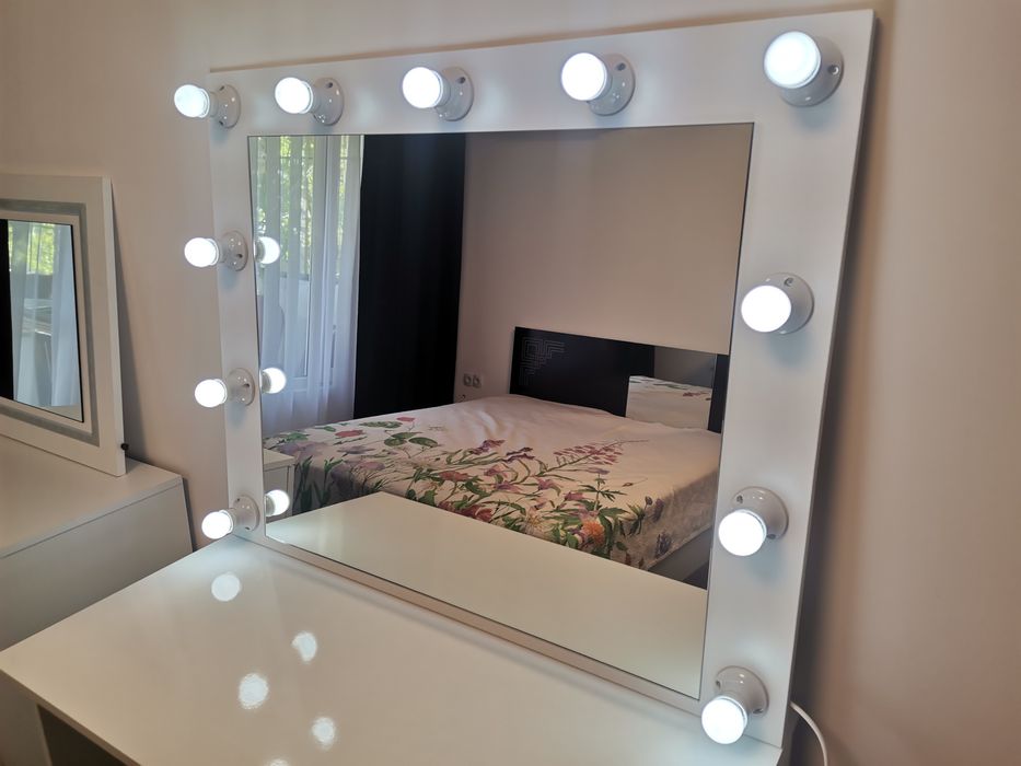 Огледало за грим с осветление