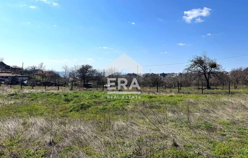 Парцел с ПУП в кв. Изгрев, подходящ за къща или редови къщи