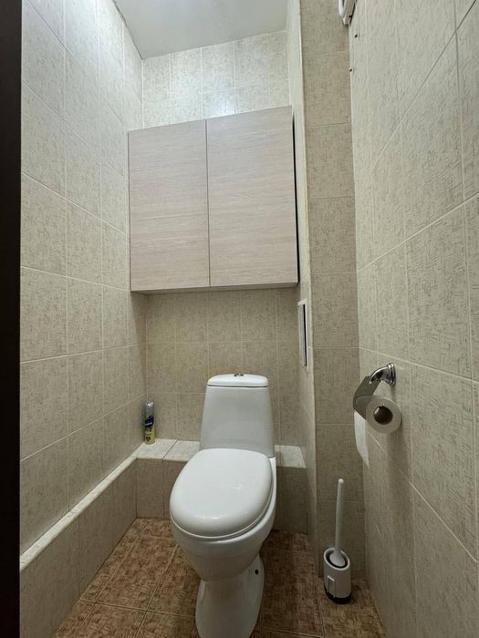 ОЙБЕК МЕТРО Центр Города Трехкомнатная 3/6/9 Площадь-75м2 Ремонт-Хорош