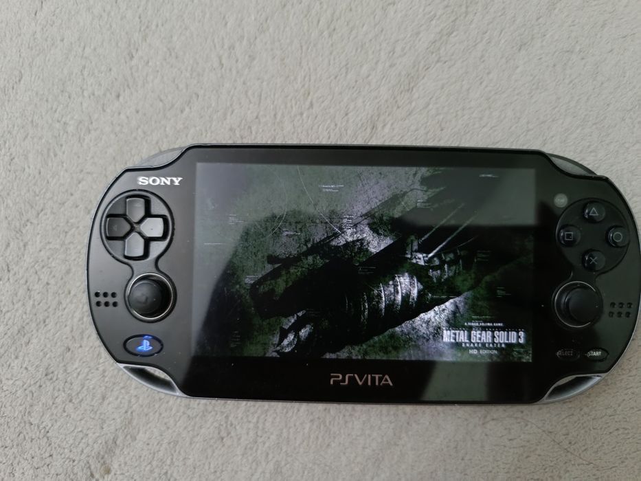 PS VITA 1000 + чехол