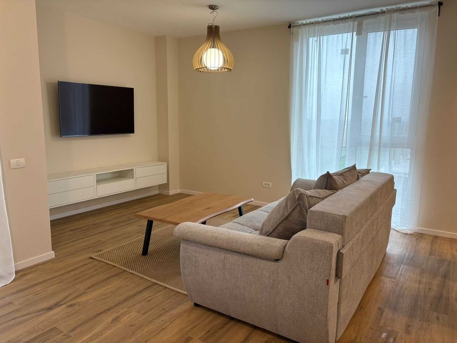Inchiriez apartament PRIMA INCHIRIERE 2 camere + 2 locuri parcare private!