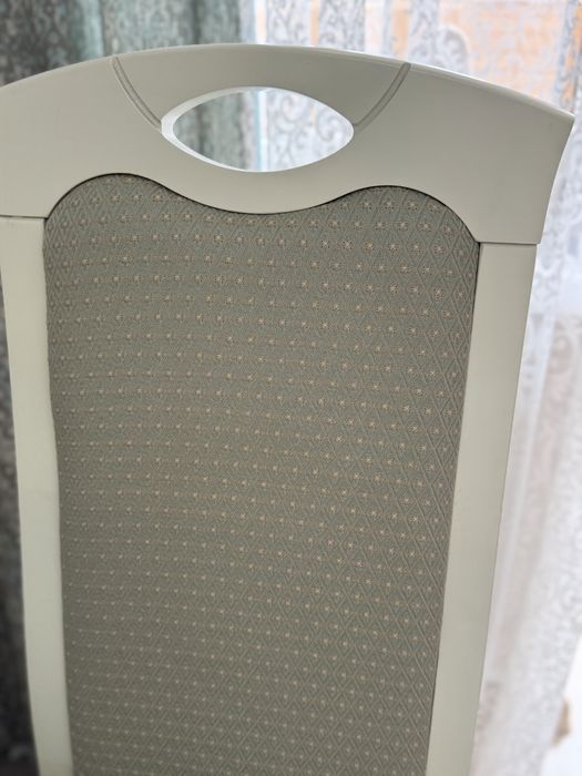 Стол со стульями