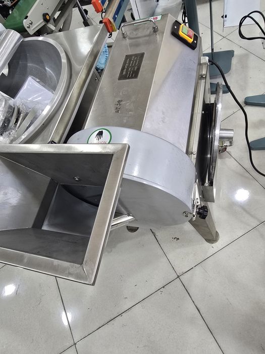 Obsheriska kubik reska sabzavot tug'raydigan