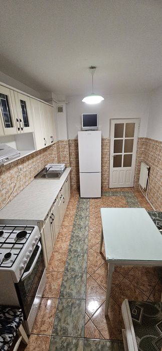 Propeietar închiriez apartament 3 camere
