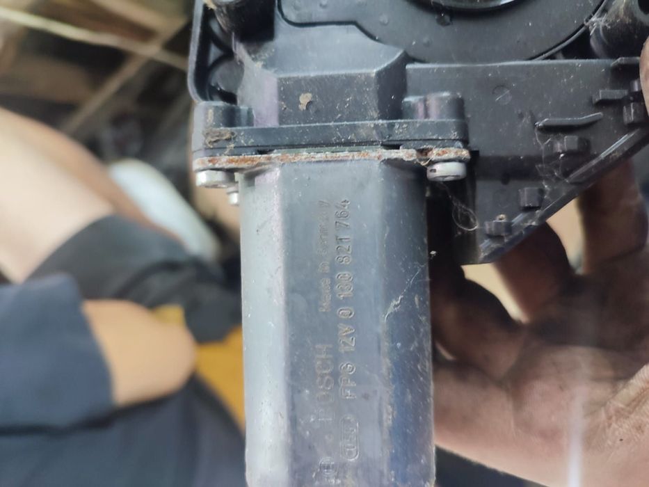 Motoras macara drepata fata 0130821764 Audi A4 B7 [2004 - 2008]