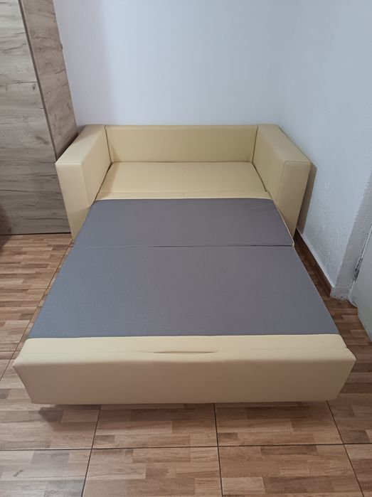 Canapea extensibila pentru 2 persoane