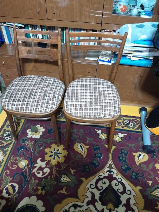 Продам  крепкие стулья реставрированные