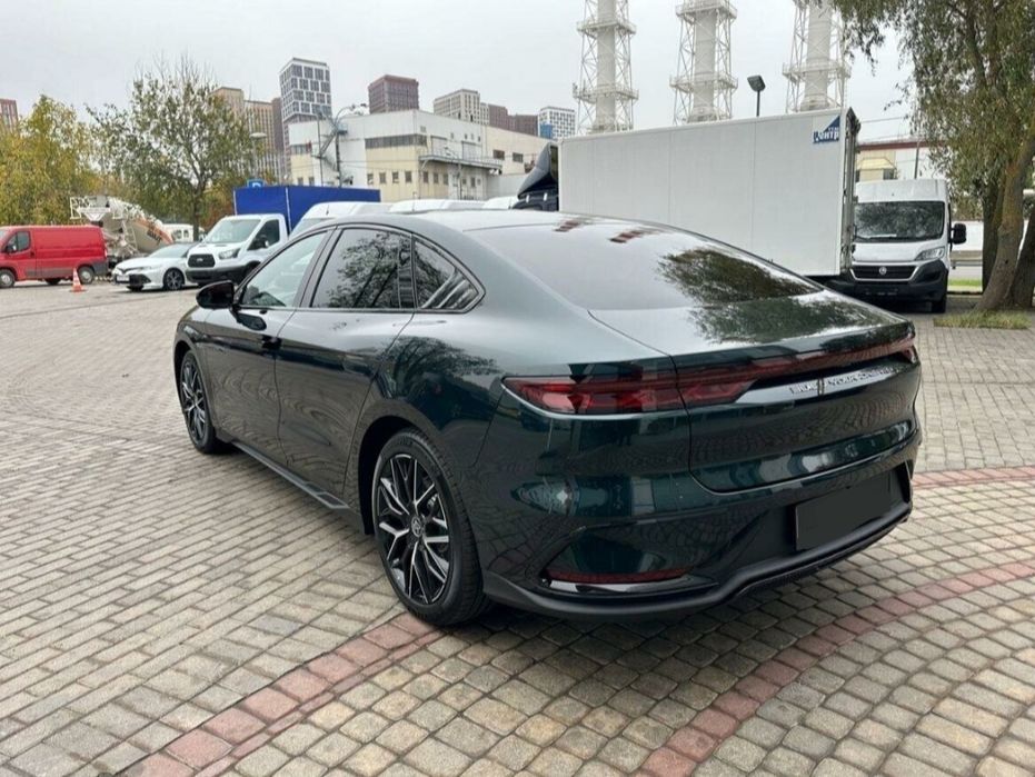 BYD HAN Business class sedan: Premium transfers, excursions and travel