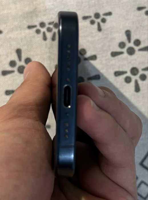 Продаю iPhone 15pro, 80% заряда, не гонит, не тормозит