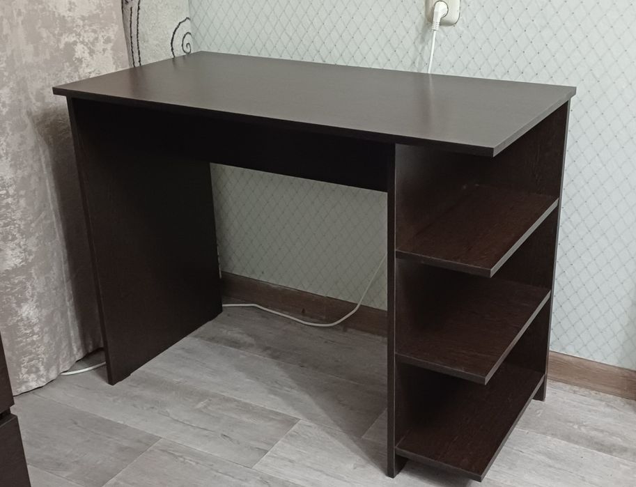 Продам стол компьютерный