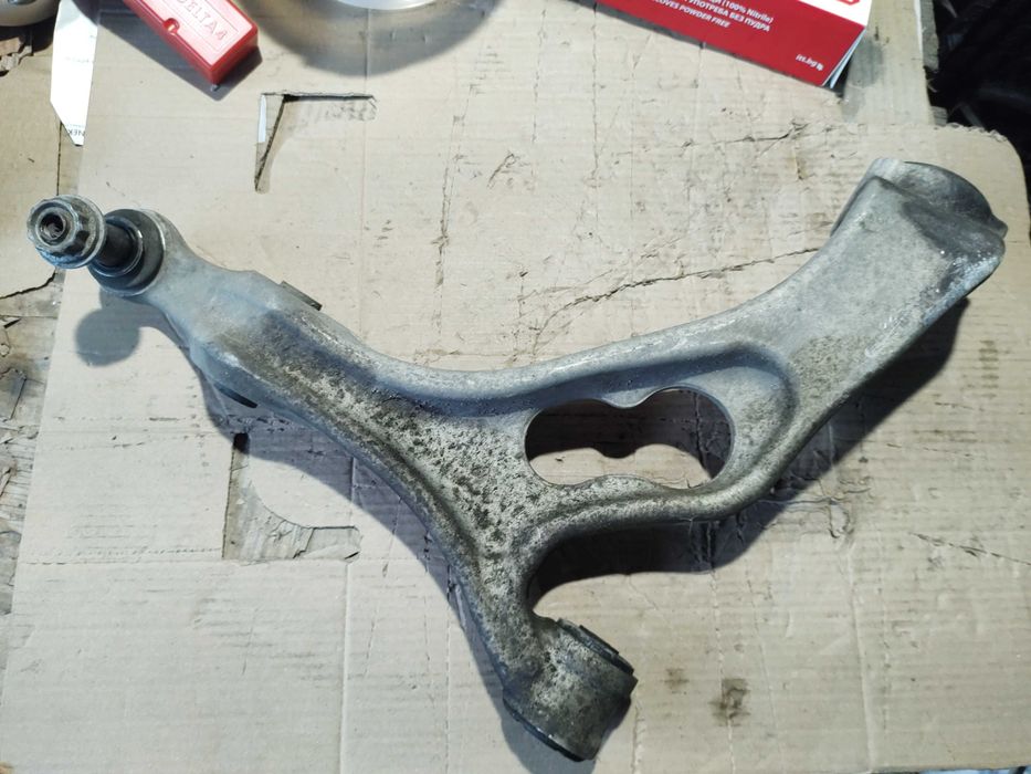 Носач Преден Долен Ляв Porsche Cayenne 3.0D 92A/2012г