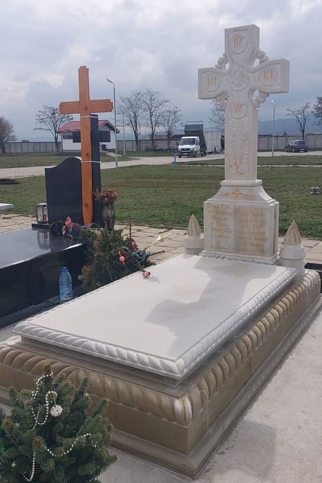 Lucrari funerare cavouri (cruci, morminte, monumente din piatra natura