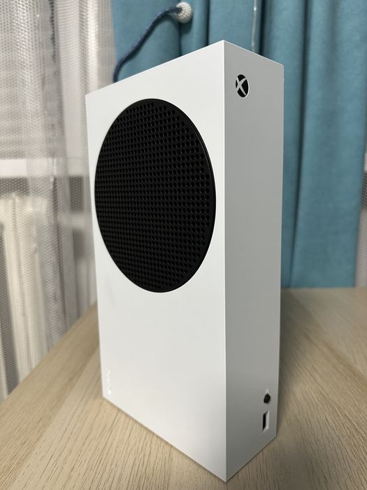 Продам XBOX series S + 2 геймпада