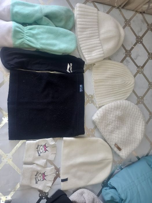 Детские куртки и шапки