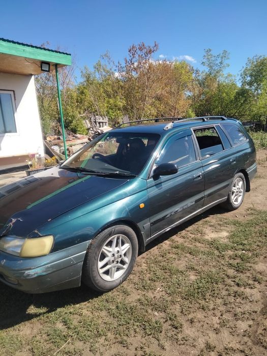 Продам машину Тайота Каллдина.