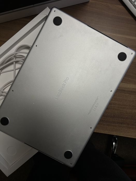 MacBook Pro 14-inch/ Apple M1 Pro Chip / 512gb/ ca nou