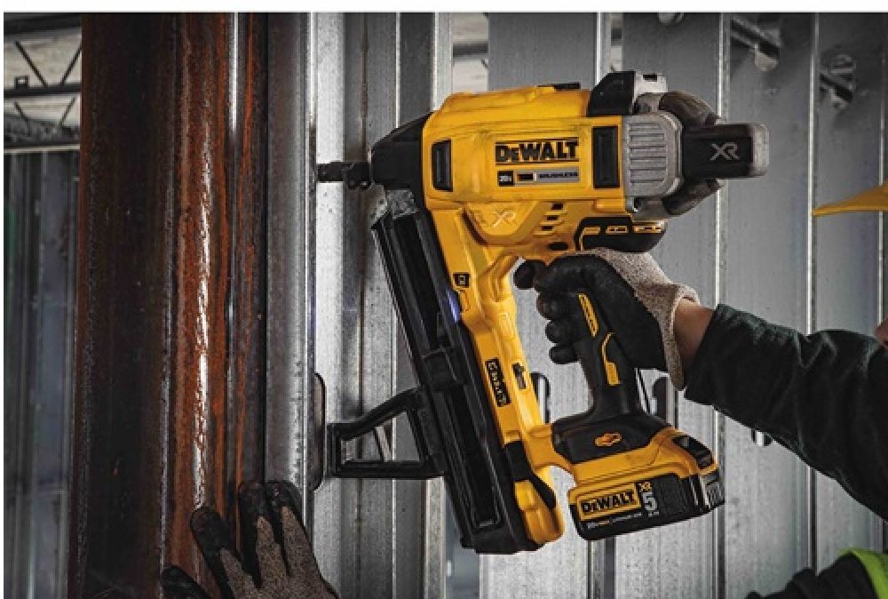 Такер за бетон и метал DeWALT DCN890 + 2бр 5Ah , Зарядно и Куфар