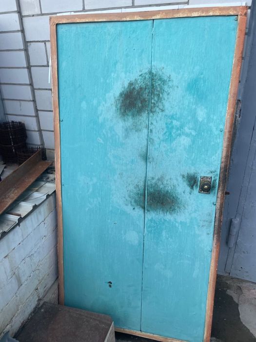 Продается железная дверь