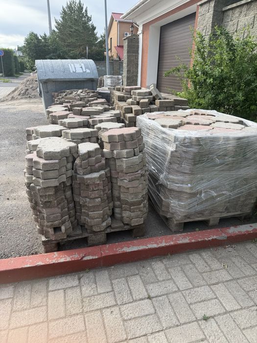 Продам брусчатку бу на 200 кв метров