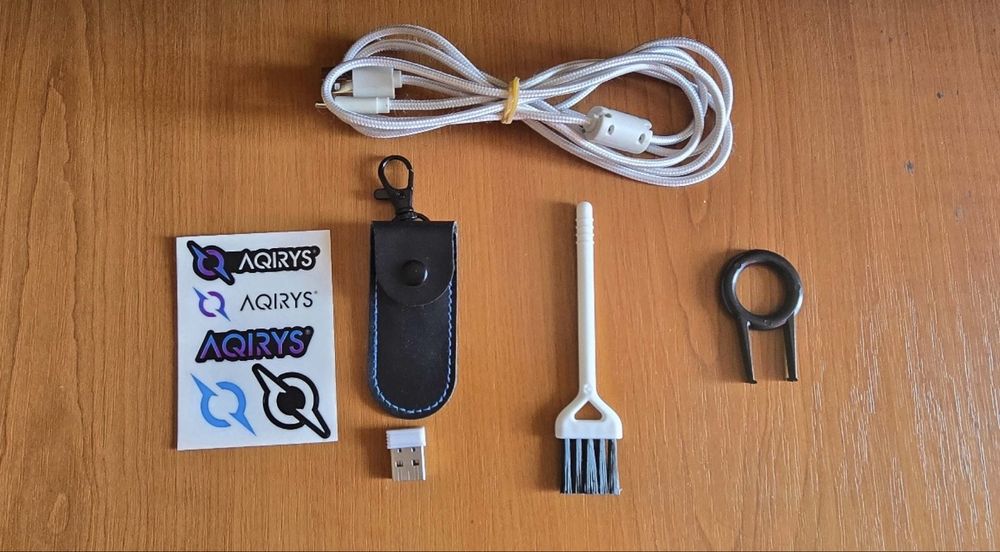 Tastatură mecanică AQIRYS Mira White 65% wireless RGB - cutie + accesorii