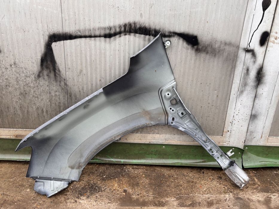 Преден десен калник • Dacia Duster