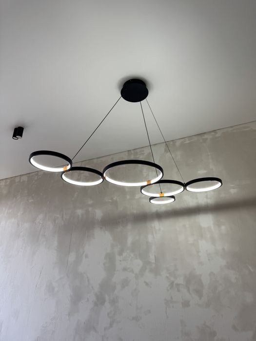 Дизайнерская люстра с LED-кольцами