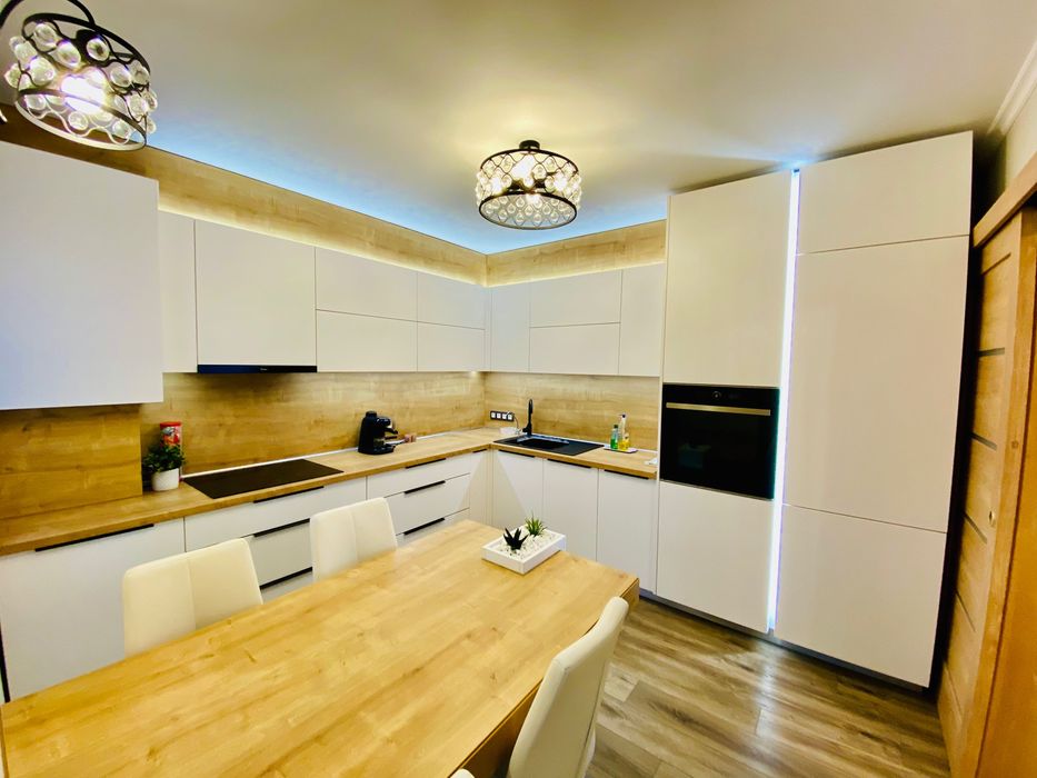 Apartament central 2 camere cu parcare