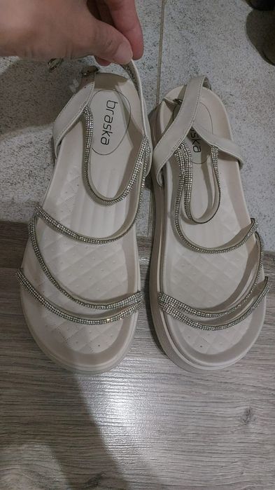 Продам женские сандали