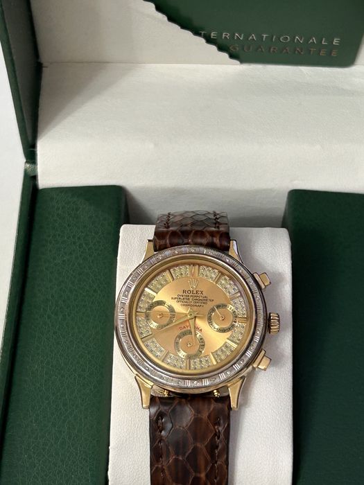 Золотые часы с бриллантами