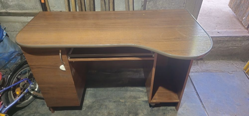 Компьютерный стол.