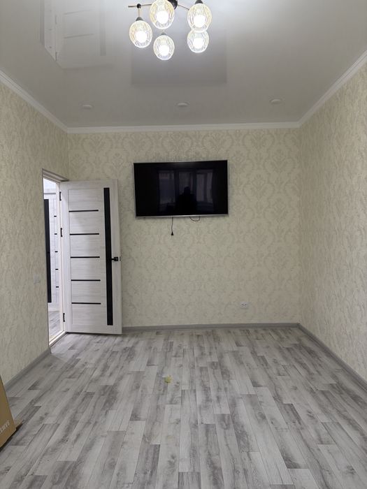 Продается квартира 3 комнатная 10 мкр 2 этаж