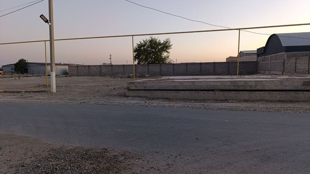 17 сотик ер майдони сотилади главой ишлаб чикаришга мулжалган