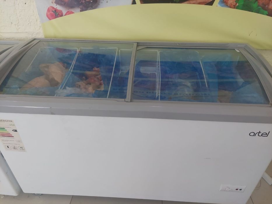 Продам морозильные витрины.