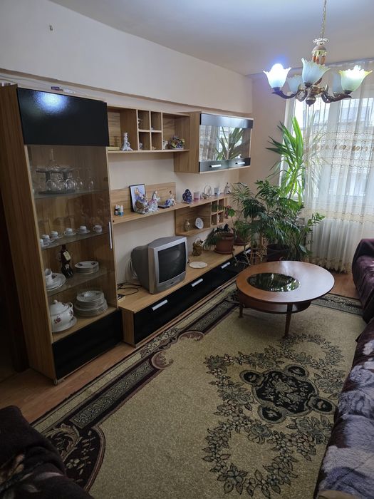 Super ofertă Beiuș! APARTAMENT CU 3 camere, 2 balcoane, bucătărie mare