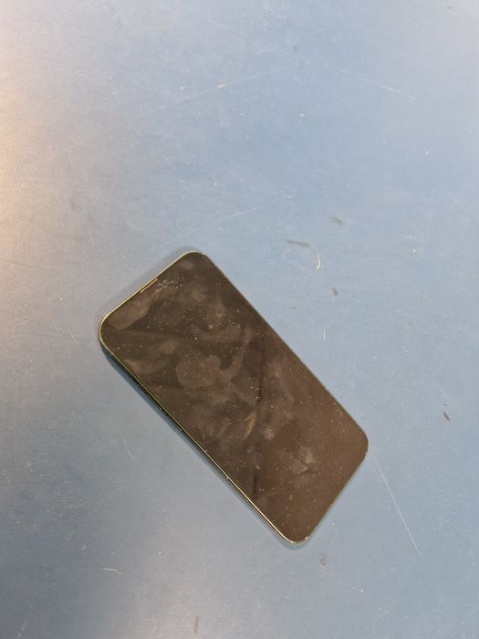 IPhone 13 зеленый