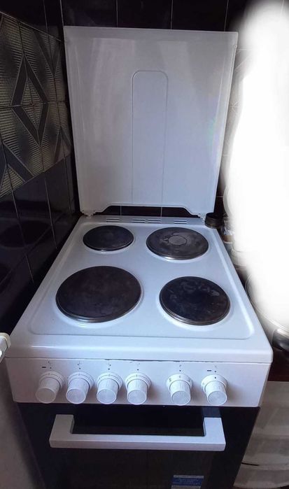 Готварска печка BEKO FSE 56000 GW, 4 зони, A клас