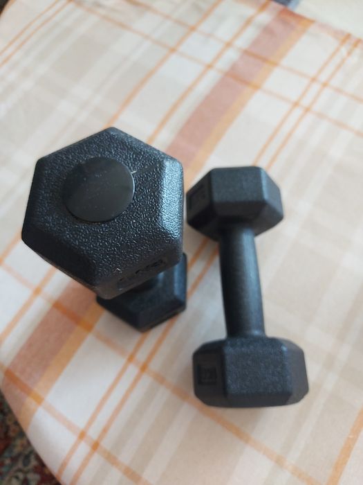Продам гантели 1 кг