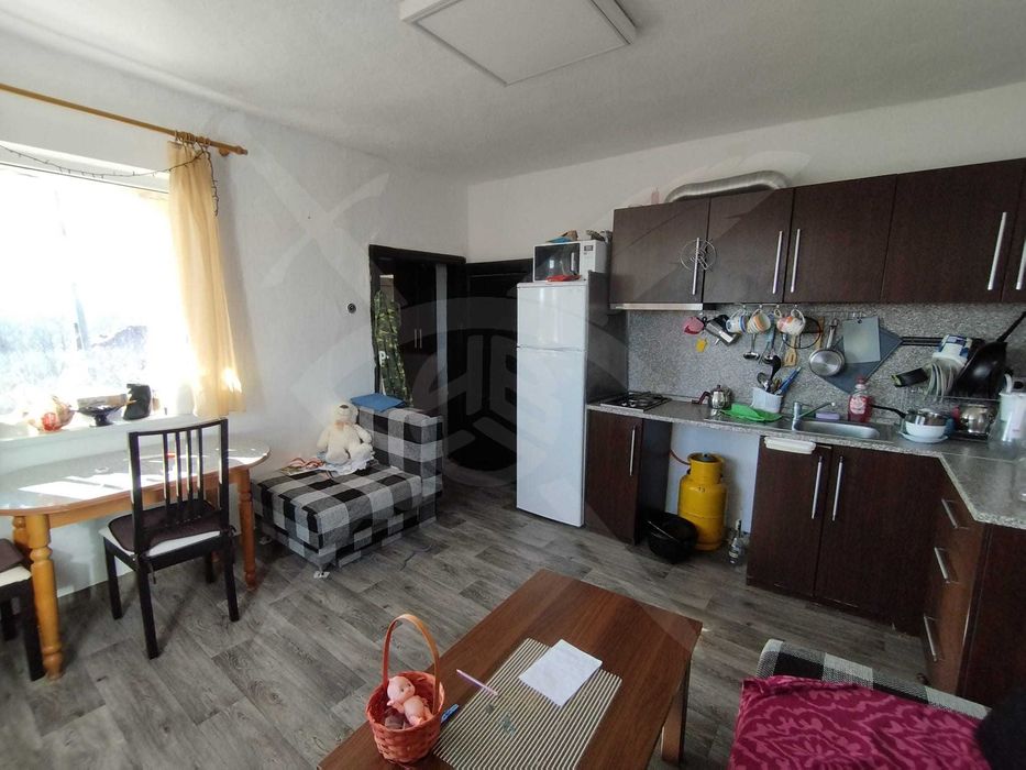 Двуетажна къща в село Загорци 53989