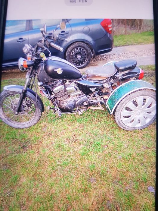 Motocicleta cu 3 roti