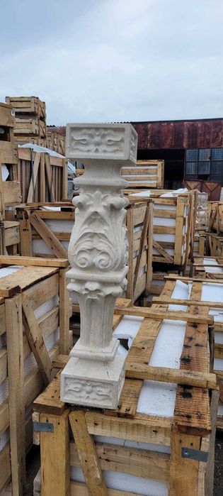 Balustri sculptate din travertin pentru scara exterioara