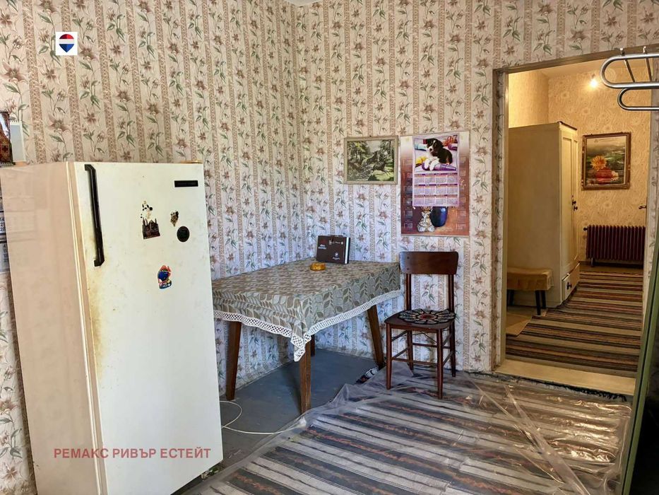 Къща с двор за продажба в с. Юделник